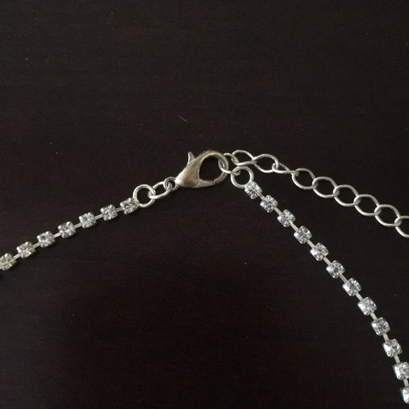 Silver sparkly necklace. - Picture 3 of 6